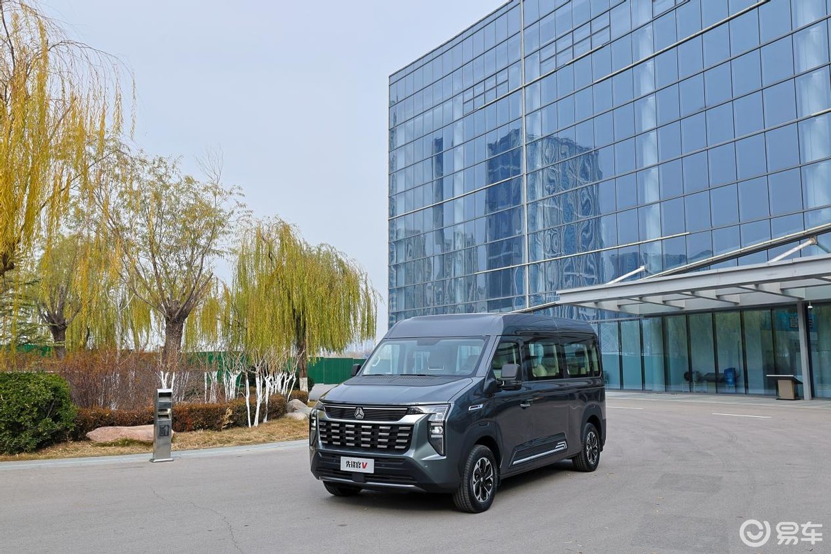一車三用的超能先鋒 中國重汽的2025年未來主義答卷